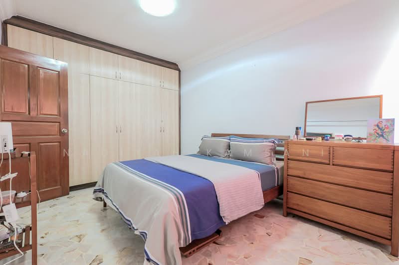 329 Jurong East Avenue 1, 329 Jurong East Avenue 1, 2 Bedrooms, 796 sqft, HDB Flat For Sale, by Nadiyah Kamsani, 500242927 - Bedroom - PropertyGuru.com.sg