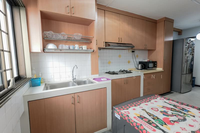 329 Jurong East Avenue 1, 329 Jurong East Avenue 1, 2 Bedrooms, 796 sqft, HDB Flat For Sale, by Nadiyah Kamsani, 500242927 - Kitchen - PropertyGuru.com.sg