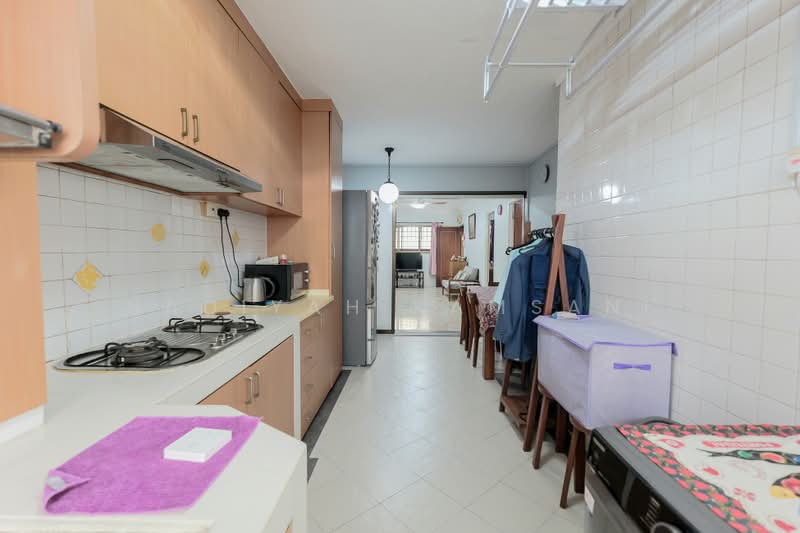 329 Jurong East Avenue 1, 329 Jurong East Avenue 1, 2 Bedrooms, 796 sqft, HDB Flat For Sale, by Nadiyah Kamsani, 500242927 - Kitchen - PropertyGuru.com.sg