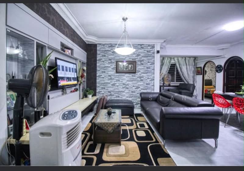 20 Queen's Close, 20 Queen's Close, 3 Bedrooms, 1,173 sqft, HDB Flat For Sale, by Sofian Roslan, 500242938 - Living Room - PropertyGuru.com.sg