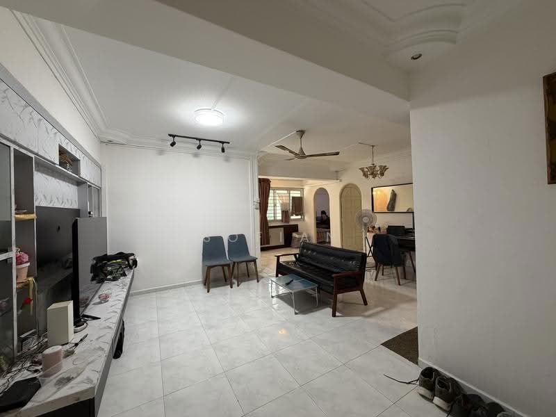 20 Queen's Close, 20 Queen's Close, Alexandra / Commonwealth, 3 Bedrooms, 1,173 sqft, HDB Flat For Sale, by Sofian Roslan, 500242938 - Living Room - PropertyGuru.com.sg