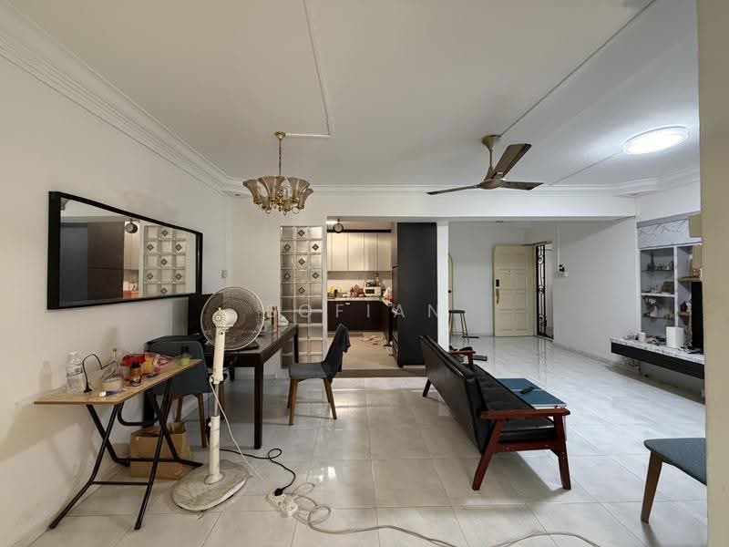 20 Queen's Close, 20 Queen's Close, Alexandra / Commonwealth, 3 Bedrooms, 1,173 sqft, HDB Flat For Sale, by Sofian Roslan, 500242938 - Living Room - PropertyGuru.com.sg