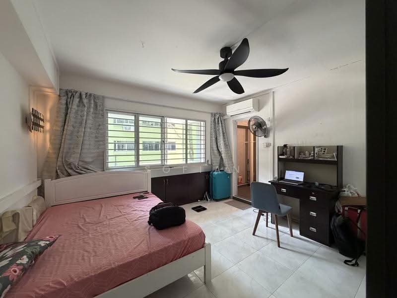 20 Queen's Close, 20 Queen's Close, Alexandra / Commonwealth, 3 Bedrooms, 1,173 sqft, HDB Flat For Sale, by Sofian Roslan, 500242938 - Bedroom - PropertyGuru.com.sg