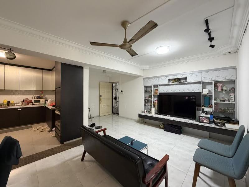 20 Queen's Close, 20 Queen's Close, Alexandra / Commonwealth, 3 Bedrooms, 1,173 sqft, HDB Flat For Sale, by Sofian Roslan, 500242938 - Living Room - PropertyGuru.com.sg