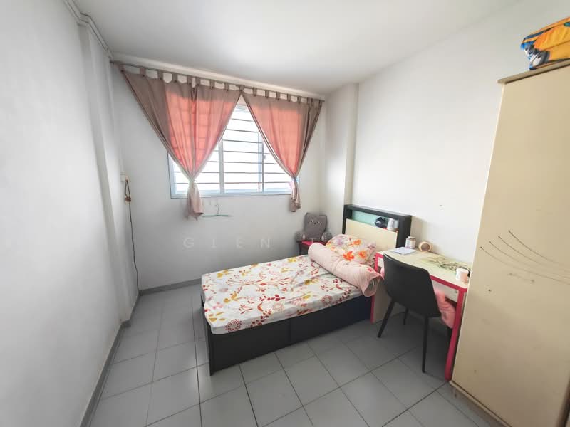 815 Jurong West Street 81, 815 Jurong West Street 81, 3 Bedrooms, 1,119 sqft, HDB Flat For Sale, by Glen Tay, 500242946 - Bedroom - PropertyGuru.com.sg