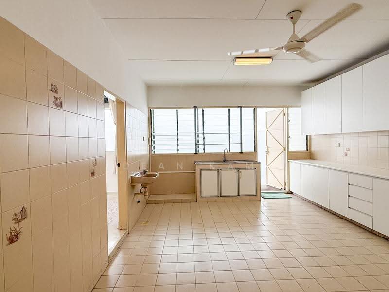 Portchester Avenue, Portchester Avenue, 4 Bedrooms, 3,500 sqft, Semi-Detached House For Rent, by Dean Kam, 500242948 - Kitchen - PropertyGuru.com.sg