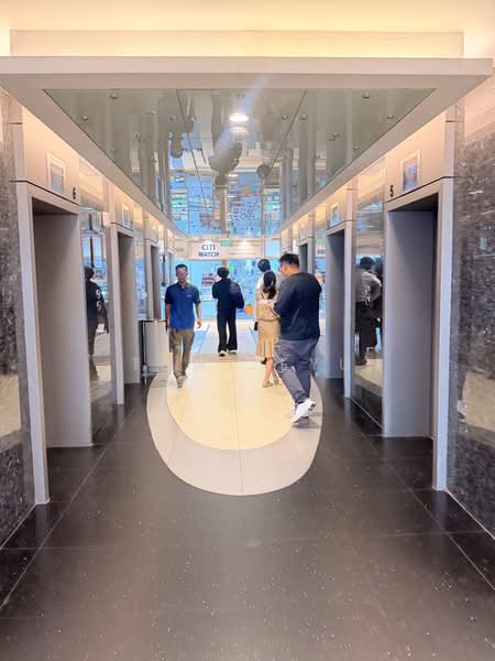Peninsula Plaza, 111 North Bridge Road, City Hall / Clarke Quay, 2,175 sqft, Office For Rent, by Tony Eyu, 500242955 - Lobby - CommercialGuru.com.sg