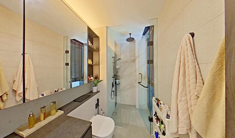 Jervois Mansion, 10 Jervois Close, Tanglin / Holland / Bukit Timah, 3 Bedrooms, 1,023 sqft, Condominium For Rent, by Egna Ling, 500242956 - Master Bathroom - PropertyGuru.com.sg