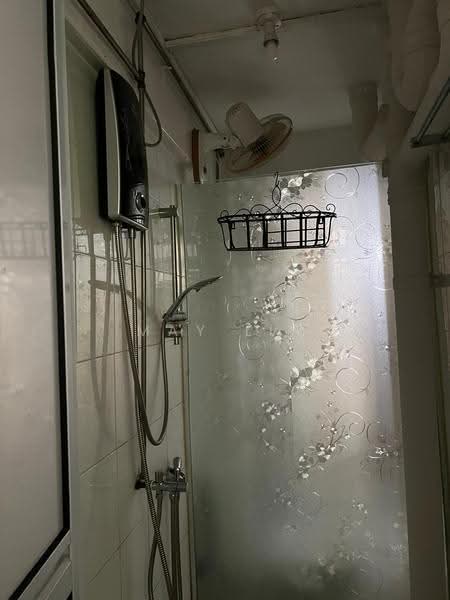 102 Commonwealth Crescent, 102 Commonwealth Crescent, Alexandra / Commonwealth, 2 Bedrooms, 650 sqft, HDB Flat For Rent, by May Lin, 500242980 - Bathroom - PropertyGuru.com.sg