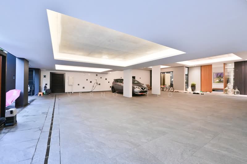 MAGNUM OPUS BUNGALOW WITH EVERYTHING, , 8 Bedrooms, 9,997 sqft, Detached House For Sale, by Vernon Teo, 500242992 - Car Park - PropertyGuru.com.sg