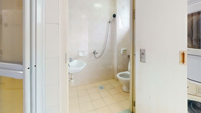 La Maison, 10 Moulmein Rise, Room Rental, 65 sqft, Condominium For Rent, by John Chong, 500242997 - Bathroom - PropertyGuru.com.sg