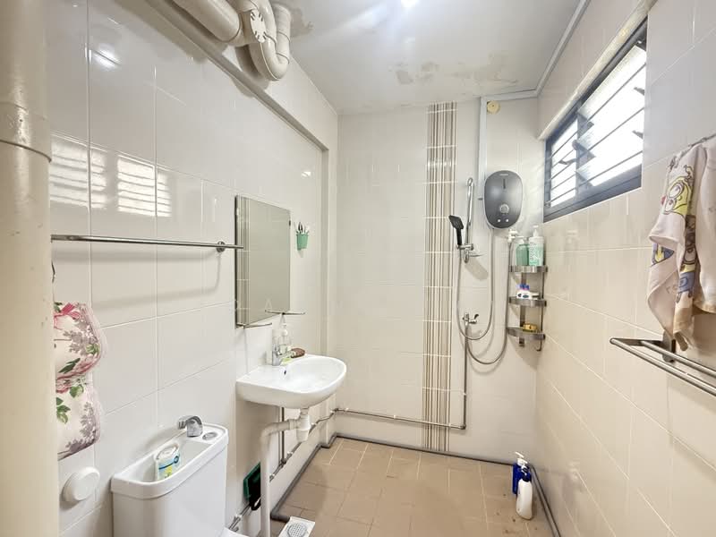 174 Yishun Avenue 7, 174 Yishun Avenue 7, 3 Bedrooms, 1,173 sqft, HDB Flat For Sale, by Joanne Tay, 500243013 - Bathroom - PropertyGuru.com.sg