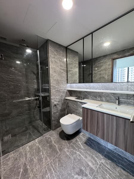 Lentor Modern, 7 Lentor Central, Mandai / Upper Thomson, 2 Bedrooms, 732 sqft, Condominium For Sale, by Greg Chan, 500243018 - Ensuite Bathroom - PropertyGuru.com.sg