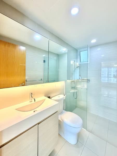 The Tampines Trilliant, 21 Tampines Central 7, 3 Bedrooms, 1,130 sqft, Condominium For Sale, by Veann Lee 李慧瑜, 500243019 - Bathroom - PropertyGuru.com.sg
