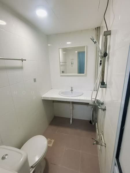 People's Park Centre, 101 Upper Cross Street, Room Rental, 100 sqft, Apartment For Rent, by ling, 500243020 - Bathroom - PropertyGuru.com.sg