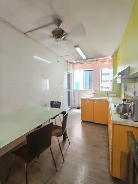639 Yishun Street 61, 639 Yishun Street 61, 3 Bedrooms, 904 sqft, HDB Flat For Sale, by Tony Yap, 500243088 - Kitchen - PropertyGuru.com.sg
