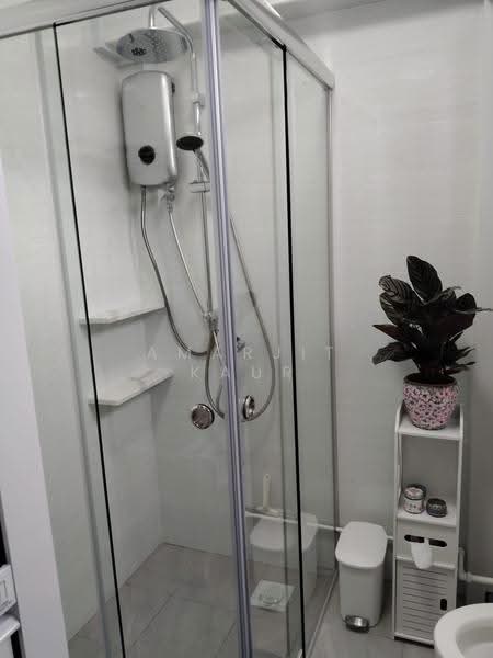415 Saujana Road, 415 Saujana Road, Dairy Farm / Bukit Panjang / Choa Chu Kang, Room Rental, 200 sqft, HDB Flat For Rent, by Amarjit Kaur, 500243092 - Bathroom - PropertyGuru.com.sg