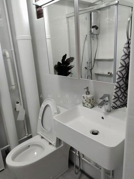 415 Saujana Road, 415 Saujana Road, Dairy Farm / Bukit Panjang / Choa Chu Kang, Room Rental, 200 sqft, HDB Flat For Rent, by Amarjit Kaur, 500243092 - Bathroom - PropertyGuru.com.sg