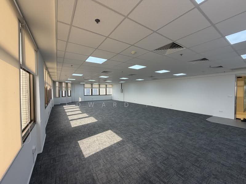 Peninsula Plaza, 111 North Bridge Road, 3,960 sqft, Office For Rent, by Edward Tan, 500243103 - Interior - CommercialGuru.com.sg