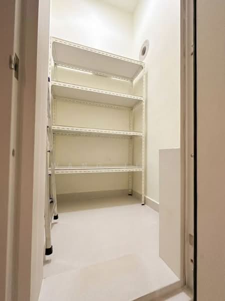 Midtown Residences, 1189 Upper Serangoon Road, Studio, 452 sqft, Condominium For Sale, by Wang Jing, 500243106 - Store room - PropertyGuru.com.sg