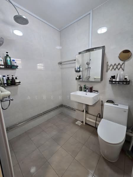 249 Bangkit Road, 249 Bangkit Road, 2 Bedrooms, 786 sqft, HDB Flat For Sale, by Albert New, 500243112 - Bathroom - PropertyGuru.com.sg