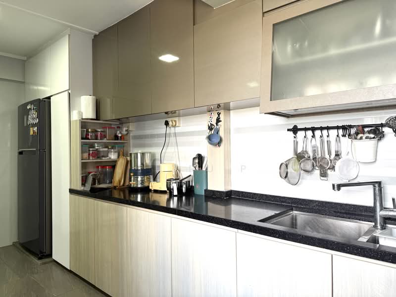 227 Jurong East Street 21, 227 Jurong East Street 21, Boon Lay / Jurong / Tuas, 3 Bedrooms, 1,291 sqft, HDB Flat For Sale, by Thiru P, 500243120 - Kitchen - PropertyGuru.com.sg