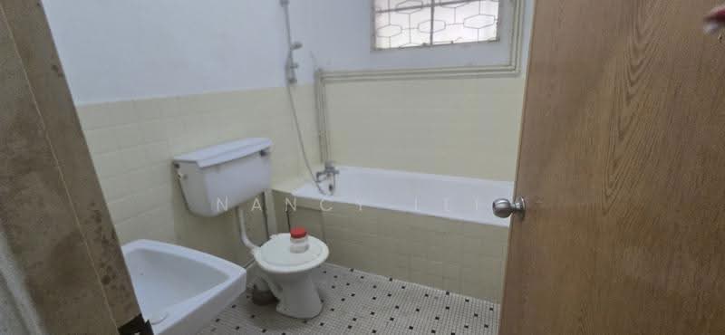Sembawang Springs Estate, Jalan Salang, 3 Bedrooms, 5,389 sqft, Detached House For Rent, by Nancy Lee, 500243124 - Bathroom - PropertyGuru.com.sg