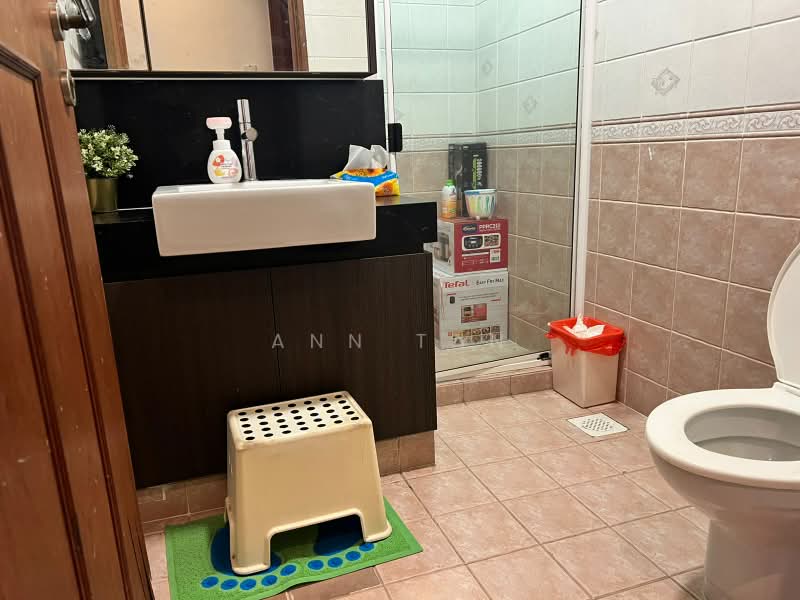 Regent Park, 26 Jalan Lempeng, 2 Bedrooms, 915 sqft, Condominium For Rent, by Ann Tan, 500243126 - Bathroom - PropertyGuru.com.sg
