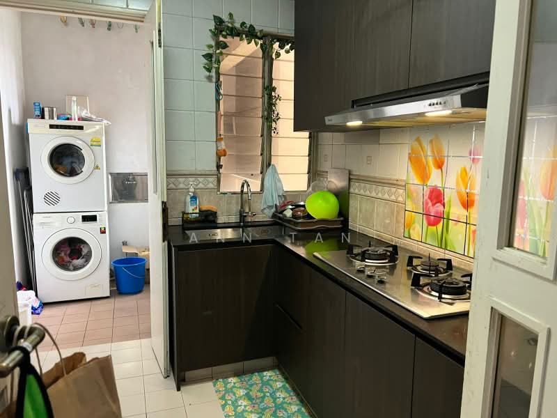 Regent Park, 26 Jalan Lempeng, 2 Bedrooms, 915 sqft, Condominium For Rent, by Ann Tan, 500243126 - Kitchen - PropertyGuru.com.sg