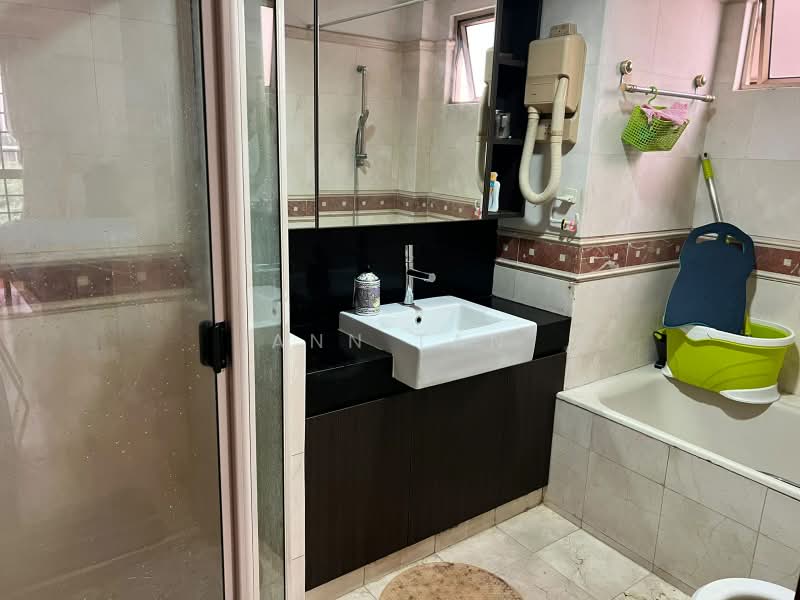 Regent Park, 26 Jalan Lempeng, 2 Bedrooms, 915 sqft, Condominium For Rent, by Ann Tan, 500243126 - Bathroom - PropertyGuru.com.sg
