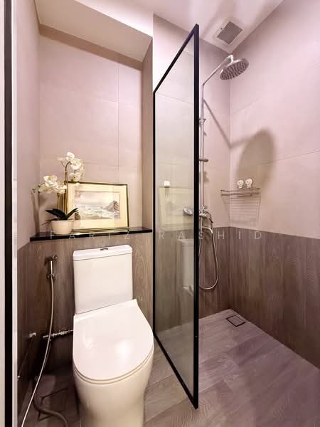 716 Tampines Street 71, 716 Tampines Street 71, 2 Bedrooms, 800 sqft, HDB Flat For Rent, by Fariz Rashid, 500243132 - Master Bathroom - PropertyGuru.com.sg