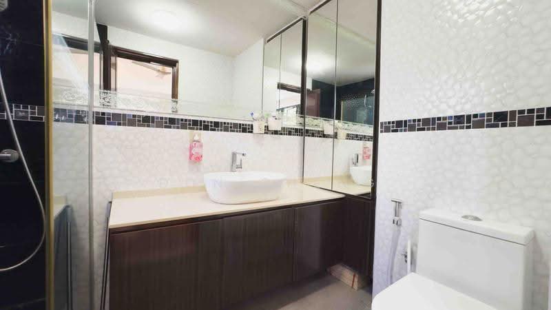 The Mayfair, 7 Jurong East Street 32, Boon Lay / Jurong / Tuas, 3 Bedrooms, 1,184 sqft, Condominium For Sale, by Don Cheng, 500243138 - Bathroom - PropertyGuru.com.sg