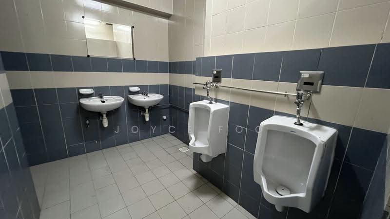 New Century, New Industrial Road, Hougang / Punggol / Sengkang, 2,600 sqft, Light Industrial (B1) For Rent, by Joyce Foo, 500243143 - Bathroom - CommercialGuru.com.sg
