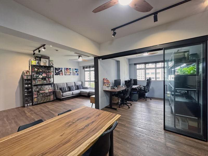 229A Sumang Lane, 229A Sumang Lane, 3 Bedrooms, 1,001 sqft, HDB Flat For Sale, by Eunice Chye, 500243148 - Living Room - PropertyGuru.com.sg