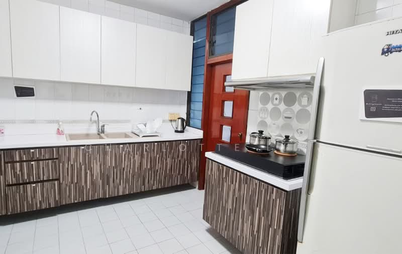 Parc Oasis, 35 Jurong East Avenue 1, Room Rental, 120 sqft, Condominium For Rent, by Charlotte Lin, 500243160 - Kitchen - PropertyGuru.com.sg