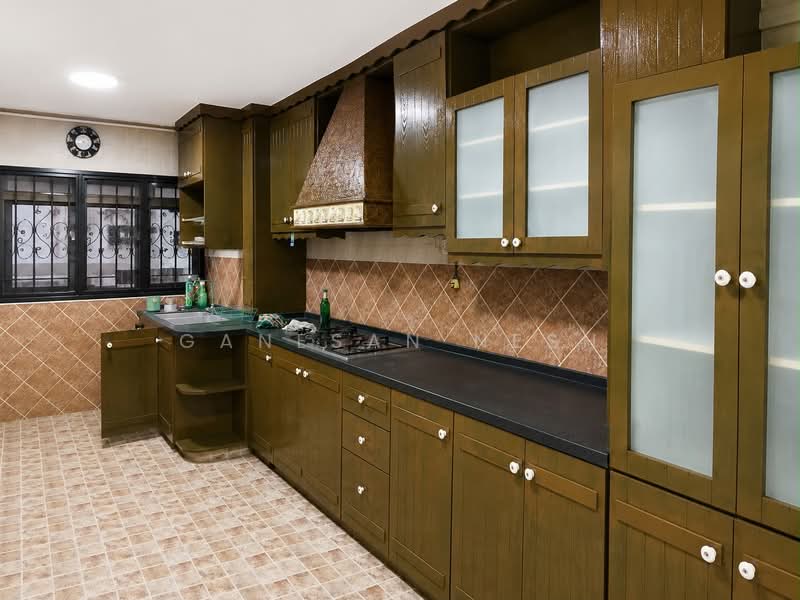 327 Hougang Avenue 5, 327 Hougang Avenue 5, 2 Bedrooms, 721 sqft, HDB Flat For Sale, by Ganesan Nesh, 500243162 - Kitchen - PropertyGuru.com.sg