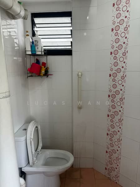 105 Bukit Purmei Road, 105 Bukit Purmei Road, 2 Bedrooms, 721 sqft, HDB Flat For Rent, by Lucas Wang, 500243176 - Bathroom - PropertyGuru.com.sg
