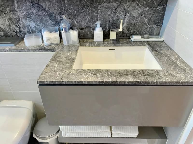 Hilltops, 101 Cairnhill Circle, 2 Bedrooms, 1,184 sqft, Condominium For Rent, by JIMMY GIAM, 500243183 - Bathroom - PropertyGuru.com.sg