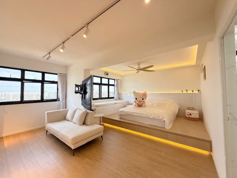 472A Fernvale Street, 472A Fernvale Street, 3 Bedrooms, 1,216 sqft, HDB Flat For Sale, by Kristine Tan, 500243191 - Master Bedroom - PropertyGuru.com.sg