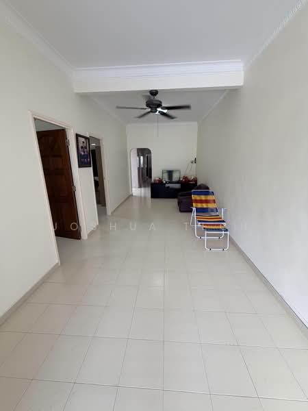 Hillview Garden Estate, Elizabeth Drive, 3 Bedrooms, 1,800 sqft, Terraced House For Sale, by Joshua Tech, 500243200 - Living Room - PropertyGuru.com.sg