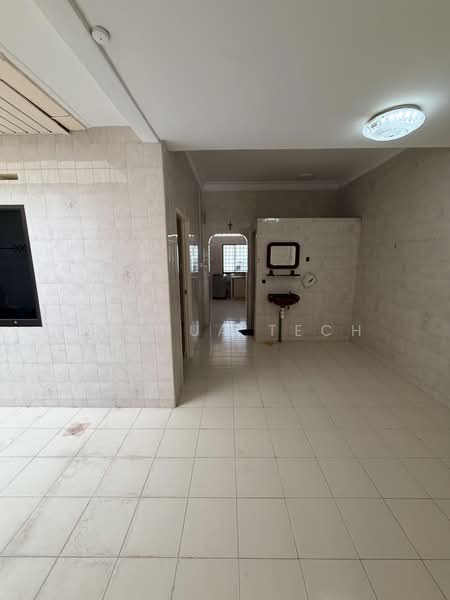 Hillview Garden Estate, Elizabeth Drive, 3 Bedrooms, 1,800 sqft, Terraced House For Sale, by Joshua Tech, 500243200 - Interior - PropertyGuru.com.sg