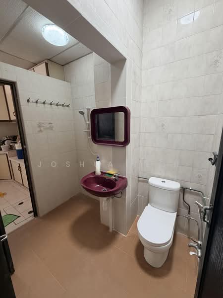 Hillview Garden Estate, Elizabeth Drive, 3 Bedrooms, 1,800 sqft, Terraced House For Sale, by Joshua Tech, 500243200 - Bathroom - PropertyGuru.com.sg