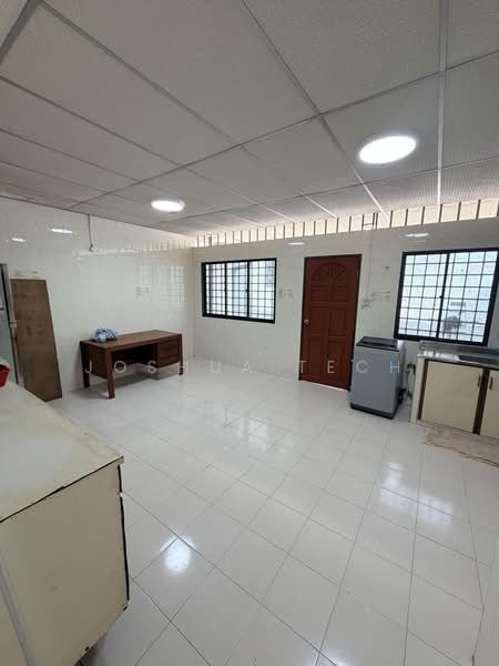 Hillview Garden Estate, Elizabeth Drive, 3 Bedrooms, 1,800 sqft, Terraced House For Sale, by Joshua Tech, 500243200 - Interior - PropertyGuru.com.sg