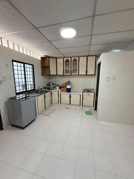 Hillview Garden Estate, Elizabeth Drive, 3 Bedrooms, 1,800 sqft, Terraced House For Sale, by Joshua Tech, 500243200 - Kitchen - PropertyGuru.com.sg