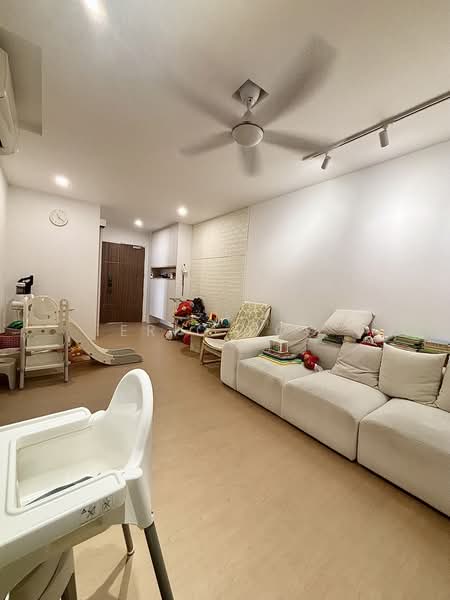 347A Yishun Avenue 11, 347A Yishun Avenue 11, Room Rental, 150 sqft, HDB Flat For Rent, by Eric Foo, 500243212 - Living Room - PropertyGuru.com.sg