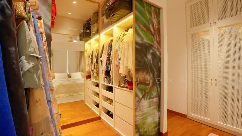 Hollandswood Court, 3 Holland Park, Tanglin / Holland / Bukit Timah, 4 Bedrooms, 2,131 sqft, Apartment For Sale, by Suzana Sulong, 500243239 - Master Walk-In Closet - PropertyGuru.com.sg