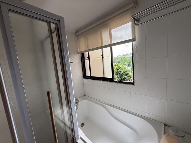 Cairnhill Astoria, 6A Cairnhill Rise, Orchard / River Valley, 4 Bedrooms, 3,036 sqft, Condominium For Rent, by Tan Jez, 500243241 - Bathroom - PropertyGuru.com.sg