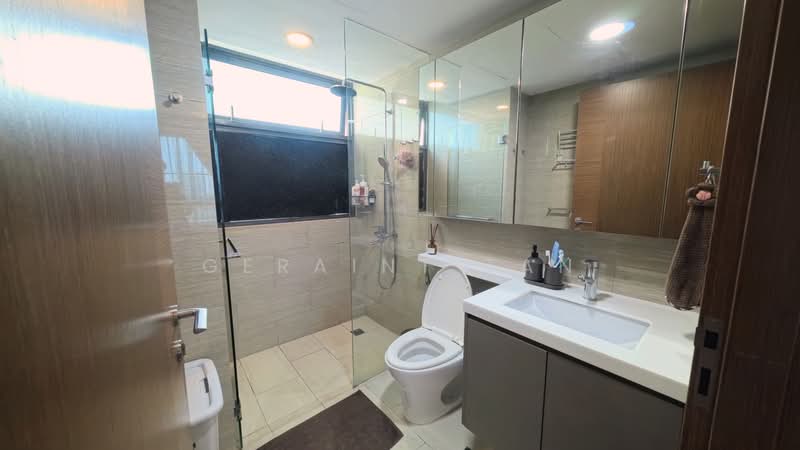 The Topiary, 25 Fernvale Lane, 4 Bedrooms, 1,292 sqft, Condominium For Sale, by Geraint Tan, 500243242 - Master Bathroom - PropertyGuru.com.sg