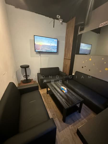 Oxley Tower, 138 Robinson Road, Boat Quay / Raffles Place / Marina, 183 sqft, Mall Shop For Rent, by Raymond Giam (严麒敬), 500243245 - Living Room - CommercialGuru.com.sg