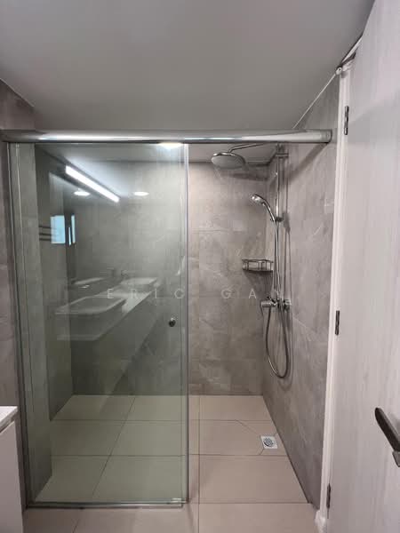 Cavenagh Lodge, 81 Cavenagh Road, 4 Bedrooms, 1,648 sqft, Condominium For Rent, by Eric Gan, 500243249 - Master Bathroom - PropertyGuru.com.sg